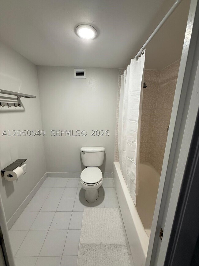 Building Photo - 6039 Collins Ave