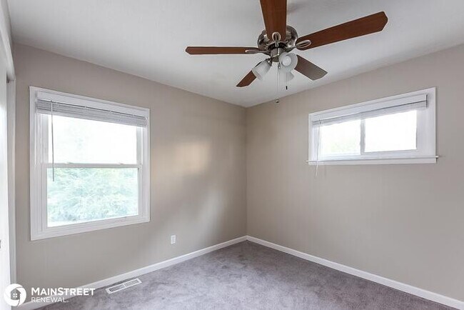 Building Photo - 7403 E 49TH TERR, Kansas City, MO 64129