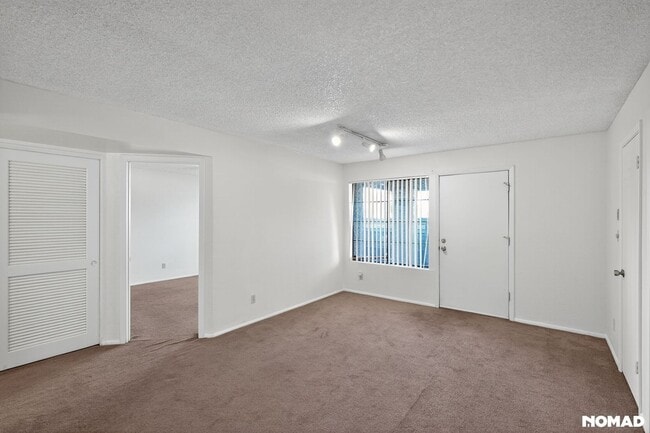 Building Photo - 1905 E University Dr