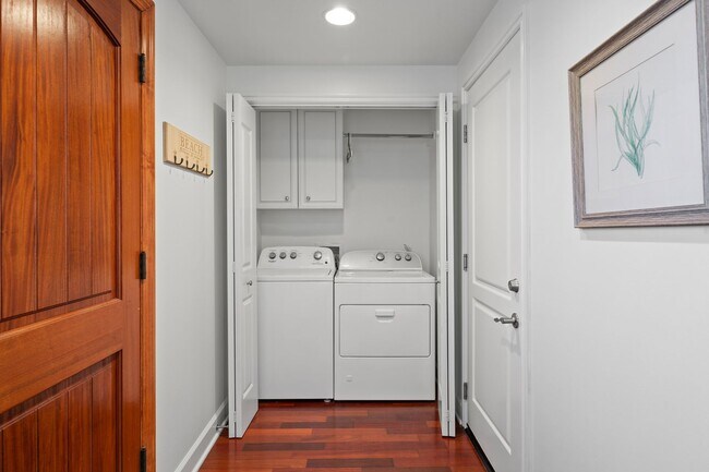 Building Photo - 426 Narcissus Ave