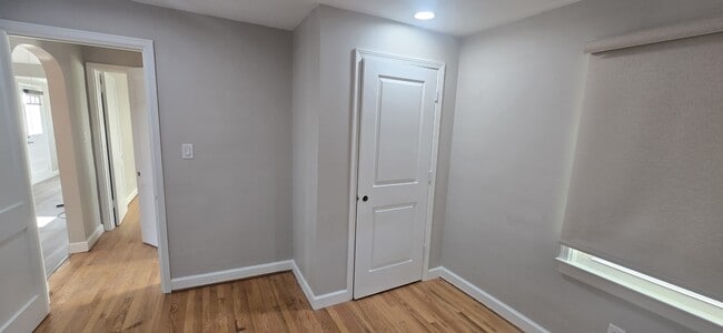 Building Photo - 904 Front Ave