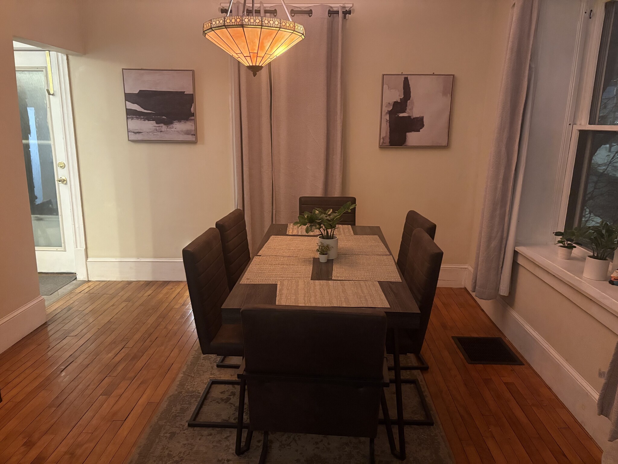 Building Photo - 412 S Beech St