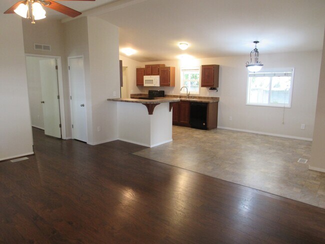 Building Photo - 14750 Cardoza Ct