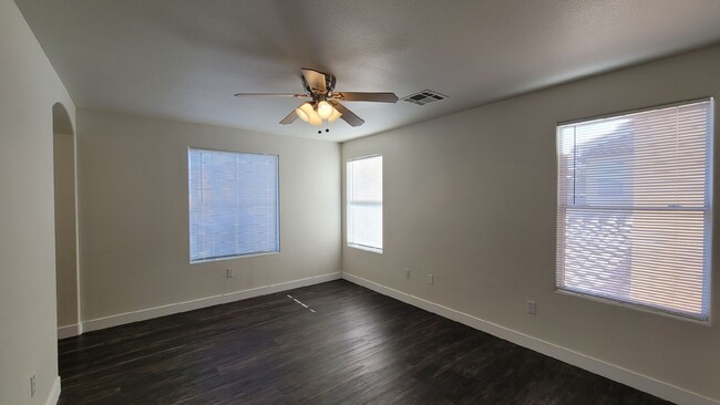 Building Photo - 9444 Grandview Spring Ave