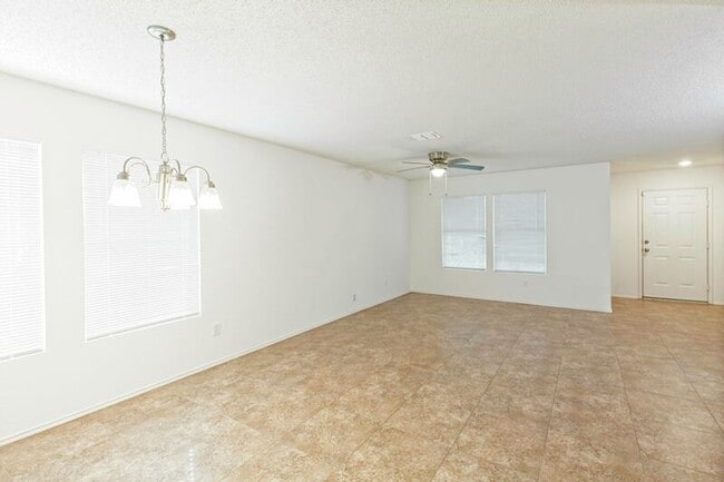 Building Photo - 2508 Clear Brook Dr