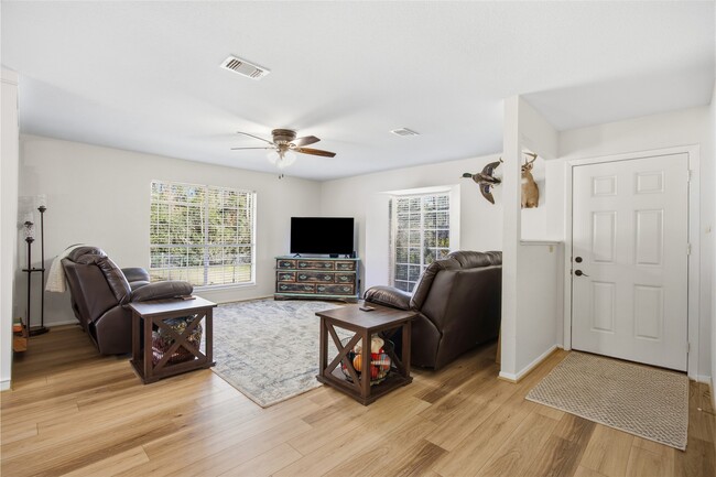 Building Photo - 10505 Champion Village Dr