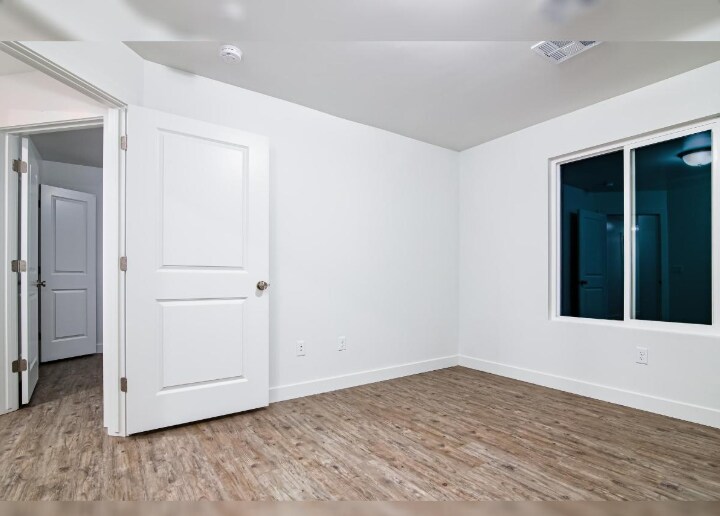 Building Photo - 1055 W Province Way