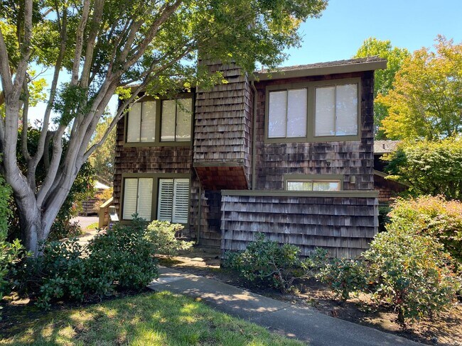 Building Photo - 2750 Sea View Pkwy