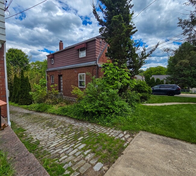 Building Photo - 961 Sunglow St
