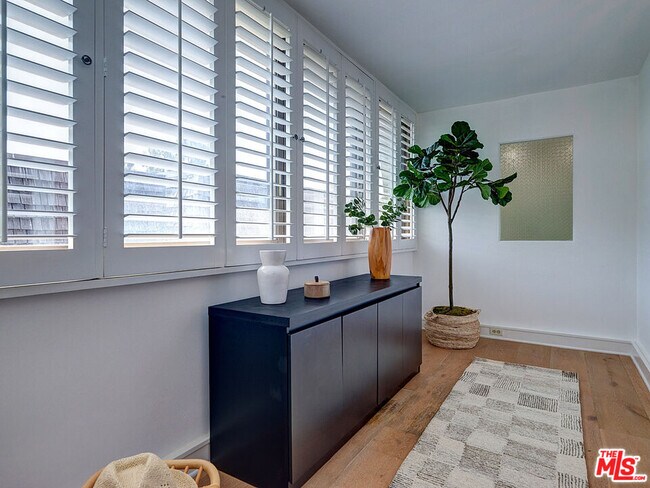 Building Photo - 4776 La Villa Marina