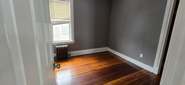 Building Photo - 221-221 Quail St