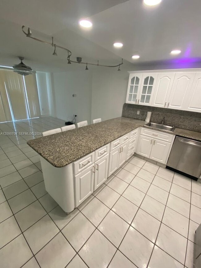 Building Photo - 401 Ocean Dr