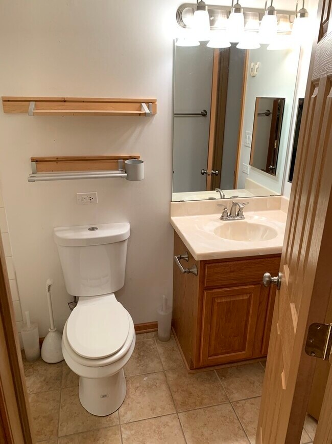 Building Photo - 1919 N Hicks Rd