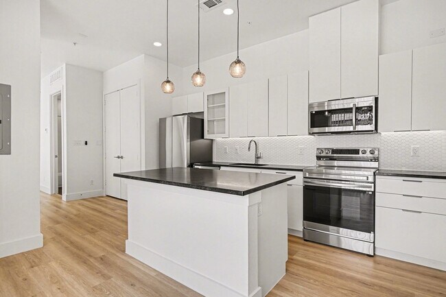 Building Photo - 2217 N Fitzhugh Ave