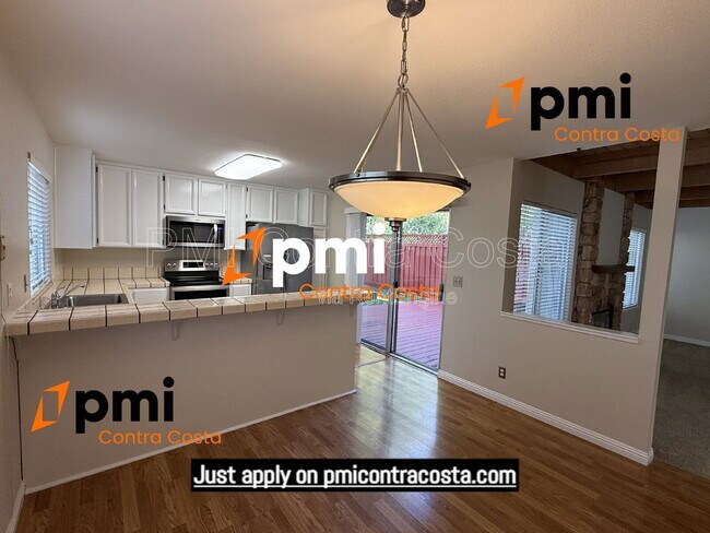 Building Photo - 974 Signal Ct