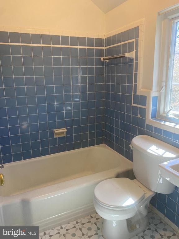 Building Photo - 716 N Overlook Dr