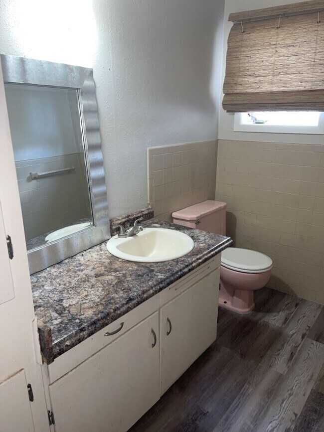 Building Photo - Cozy house in College Hills AVAILABLE NOW!