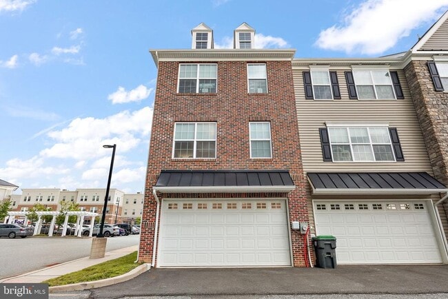 Building Photo - 615 Pony Ln