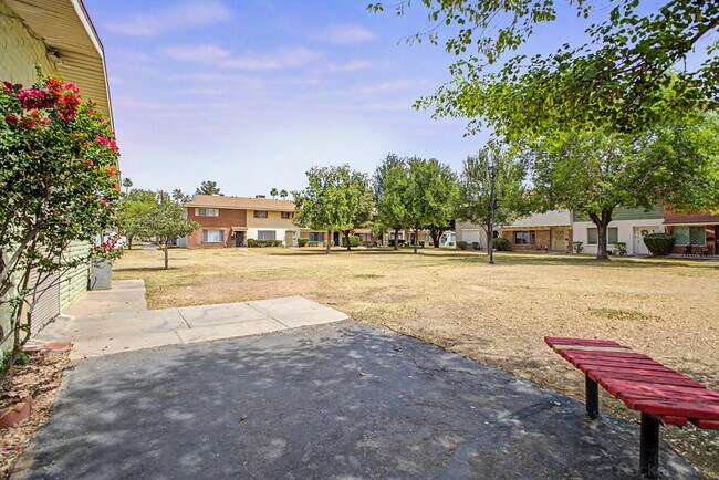 Building Photo - 4522 N 15th Ave