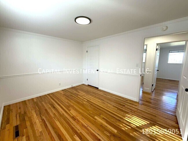 Building Photo - 1640 E 5375 S