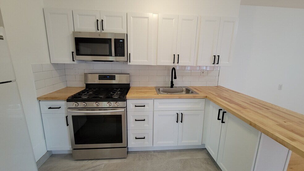 Building Photo - 204 Woodcliff Ave