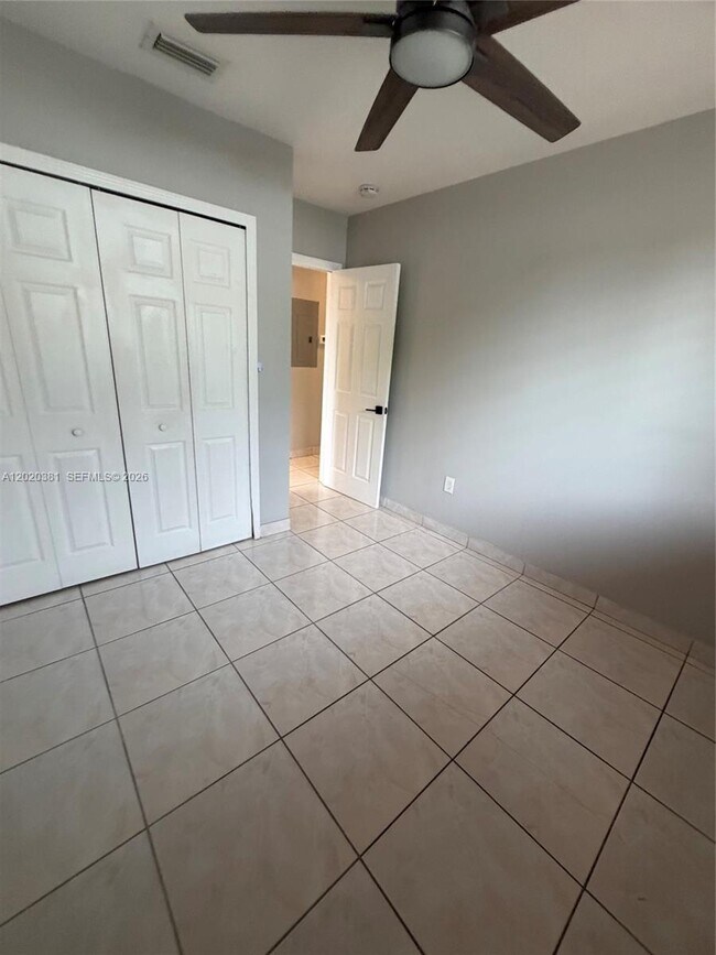 Building Photo - 16940 SW 94th Ave