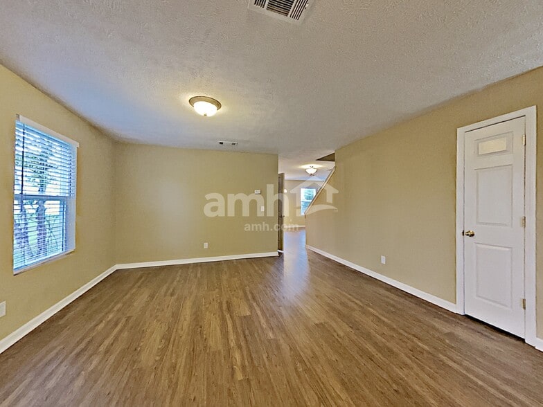 Building Photo - 1311 Chopin Ct S