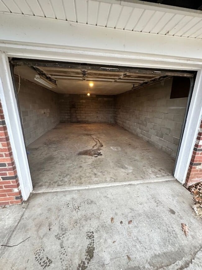 Building Photo - 523 Mishler Rd