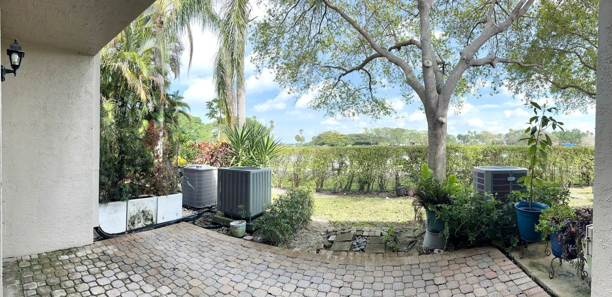 Building Photo - 10253 Via Hibiscus