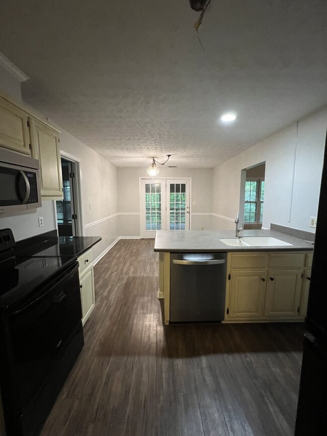 Building Photo - 1080 Sharon Pl