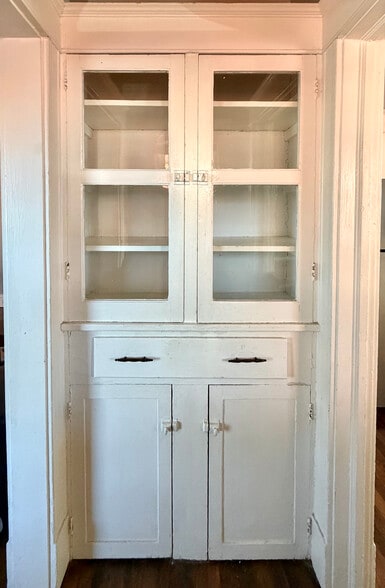 Building Photo - 3836 Wyandotte St