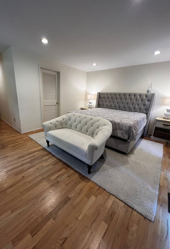 Building Photo - CLICK "REQUEST A TOUR" NOW!