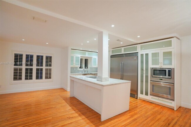 Building Photo - 355 Redwood Ln