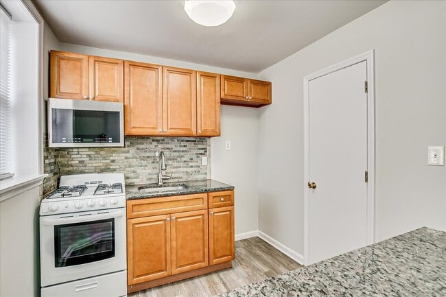 Building Photo - 217 Smith St