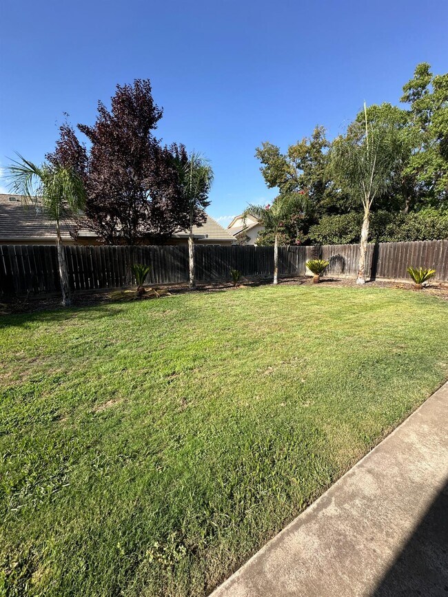 Building Photo - 2136 E Turnberry Ave