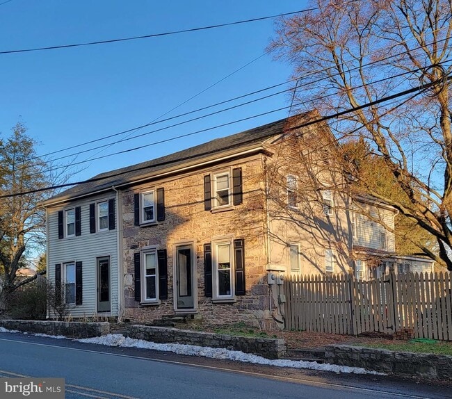 Building Photo - 739 Sergeantsville Rd