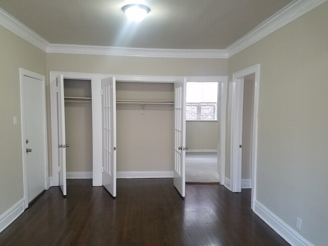 Building Photo - 5172 S King Dr