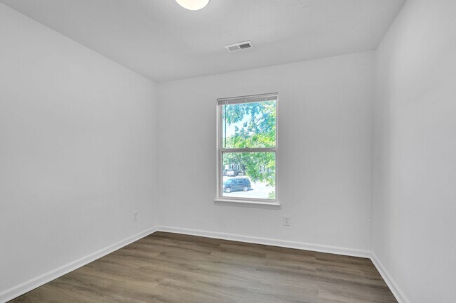 Bedroom - Acorn Grove Apartment Homes