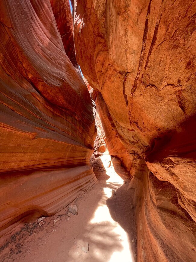 Building Photo - 170 E 100 N