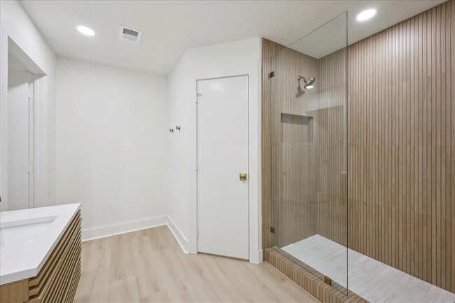 Building Photo - 7060 Burlington Dr
