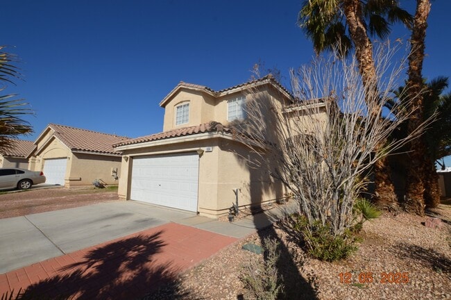 Building Photo - 604 Princess Ave