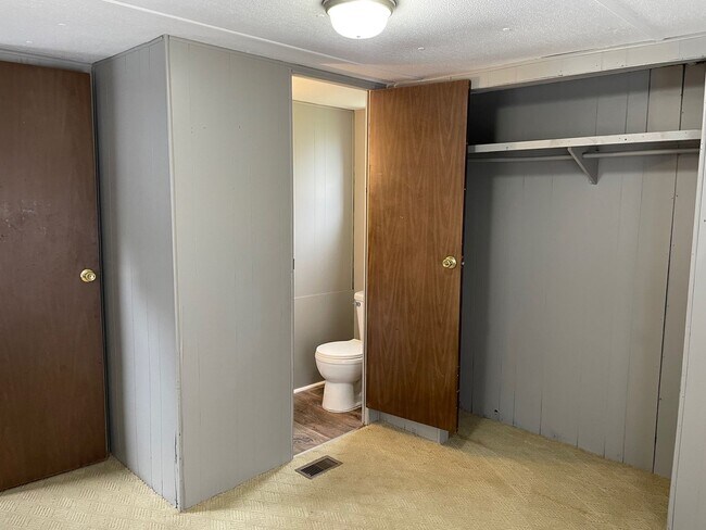 Building Photo - 3 BDRM 1/5 BA SINGLEWIDE MOBILE HOME IN PARK,INSIDE PETS OK WITH $25 EXTRA PER MONTH & $250 NON-R...