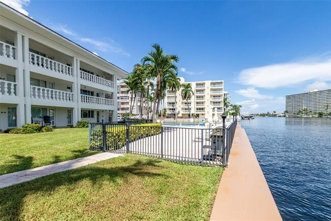 Building Photo - 2881 NE 32nd St