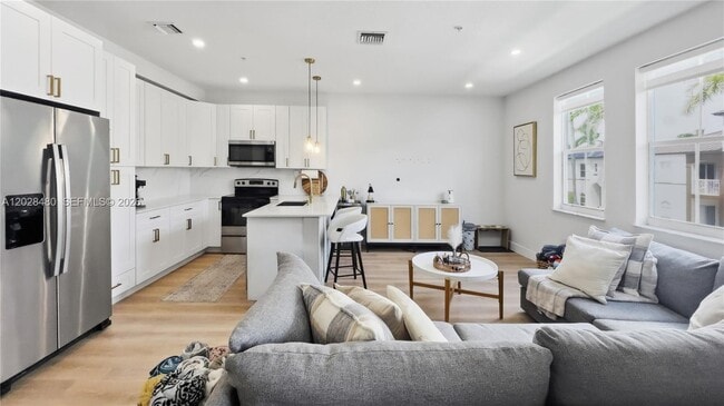 Building Photo - 4425 SW 160th Ave