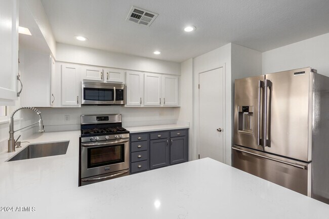 Building Photo - 3528 E Cortez St