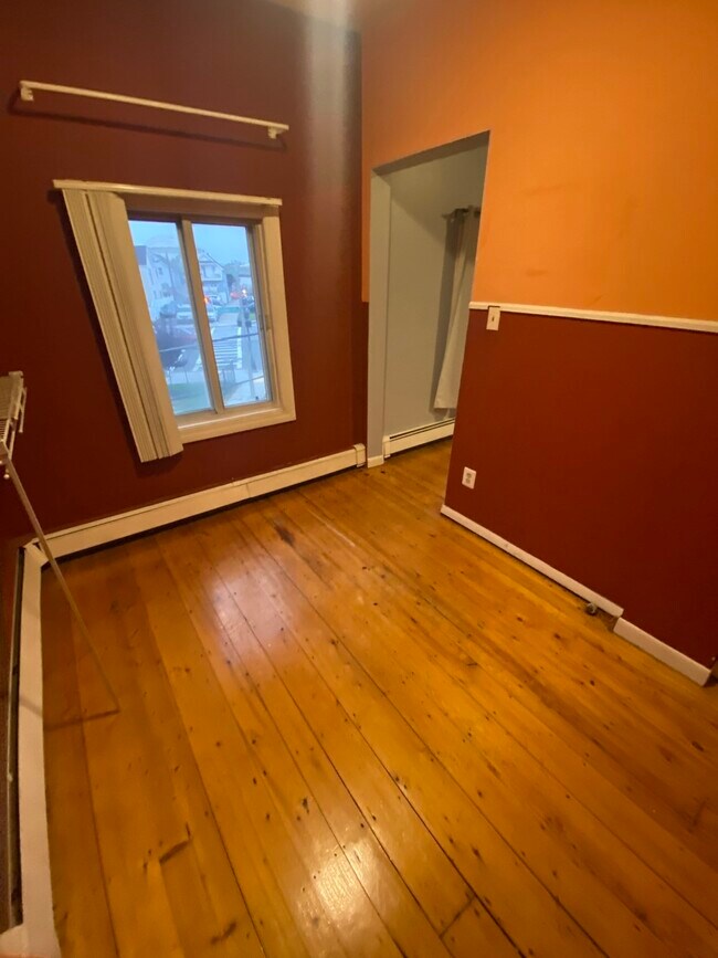 Building Photo - 455 Frankfort St