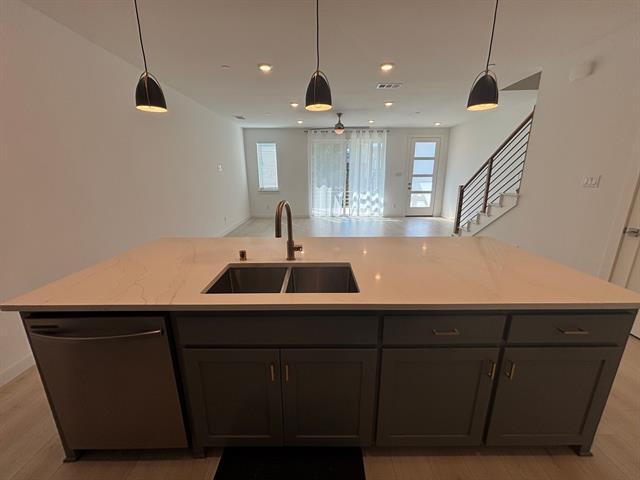 Building Photo - 820 Cavitt Ct