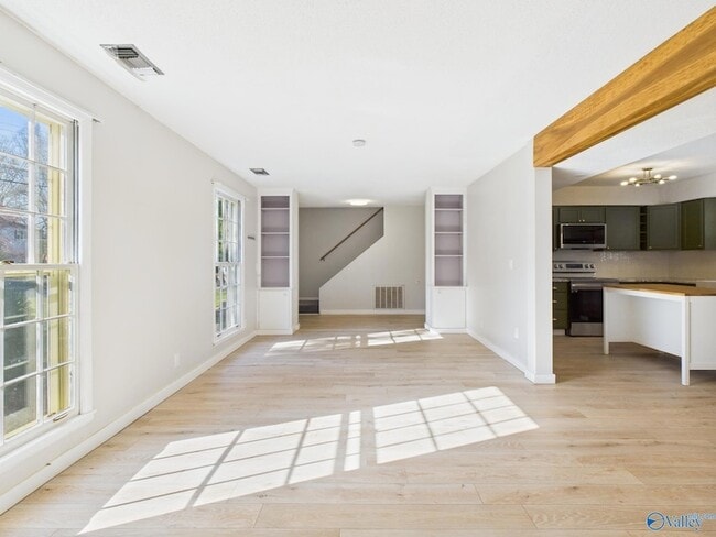 Building Photo - 2521 Lancelot Dr SE