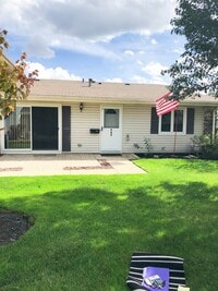 Building Photo - 923 Sagamore Dr