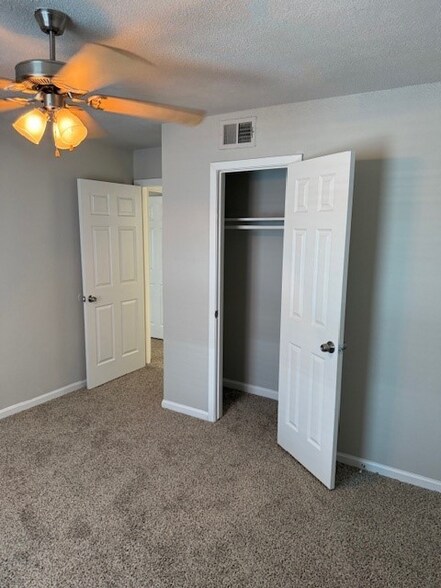 Building Photo - 327 W Hufsmith Rd